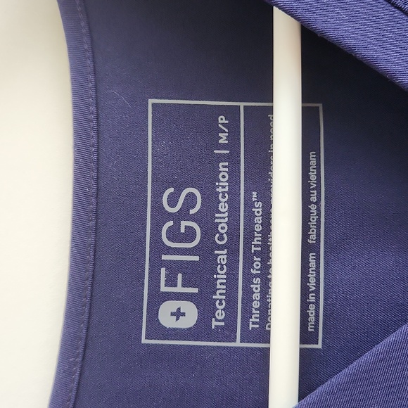 SCRUBS  - TOP FIGS NWT - Picture 2 of 5